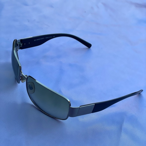 Authentic Burberry Non-Rx Sunglasses Size O/S - Picture 2 of 16